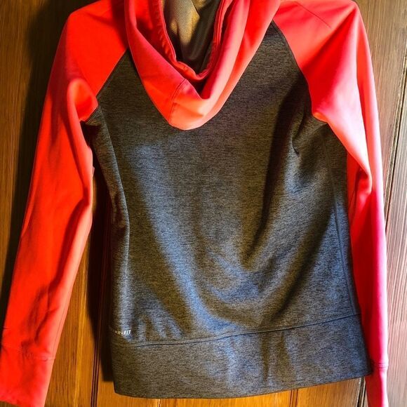 Women’s Nike Therma Fit Sweatshirt Hoodie    - Picture 6 of 8